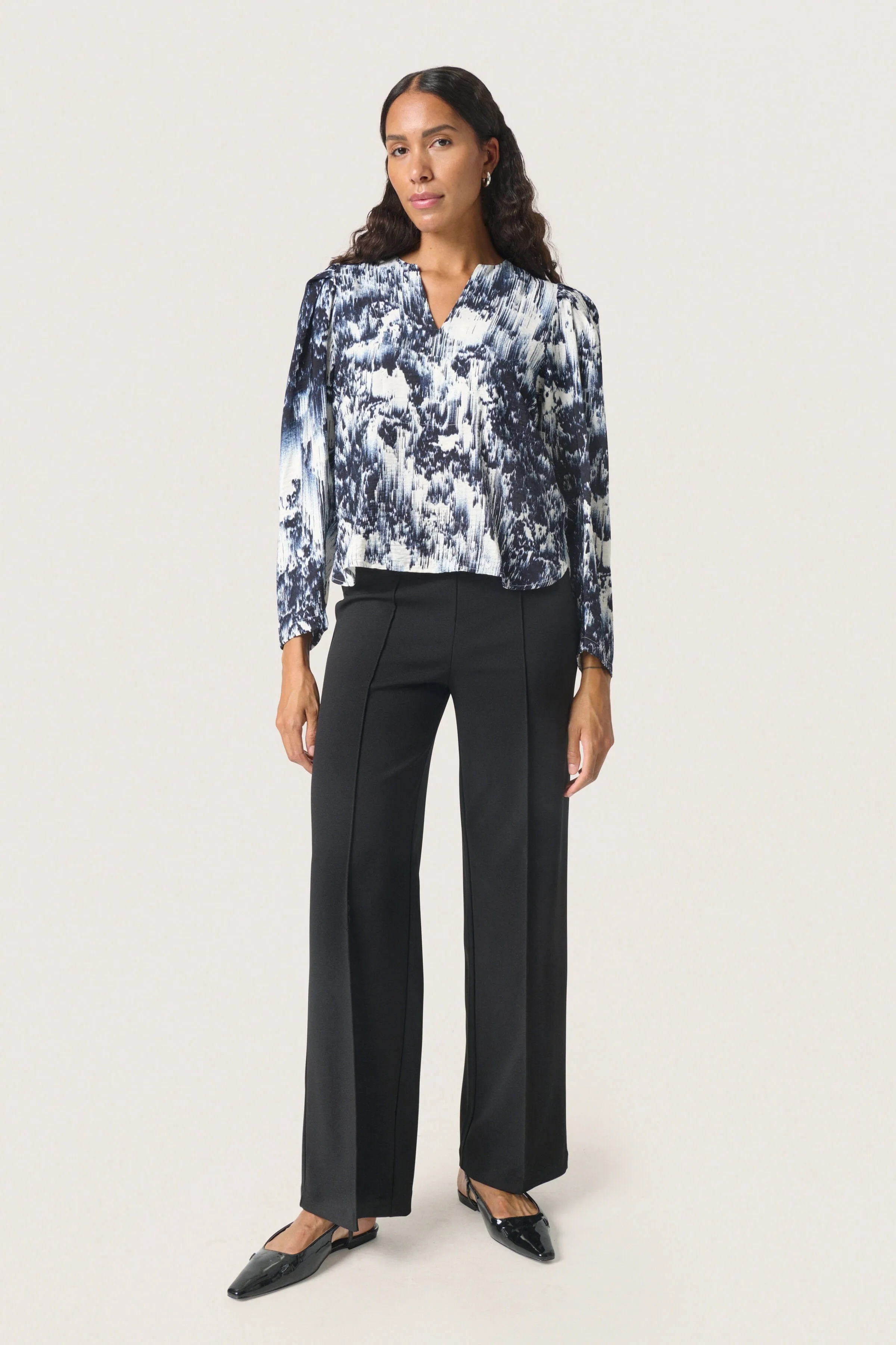 Jazzlyn Blouse - Dark Navy Landscape Print