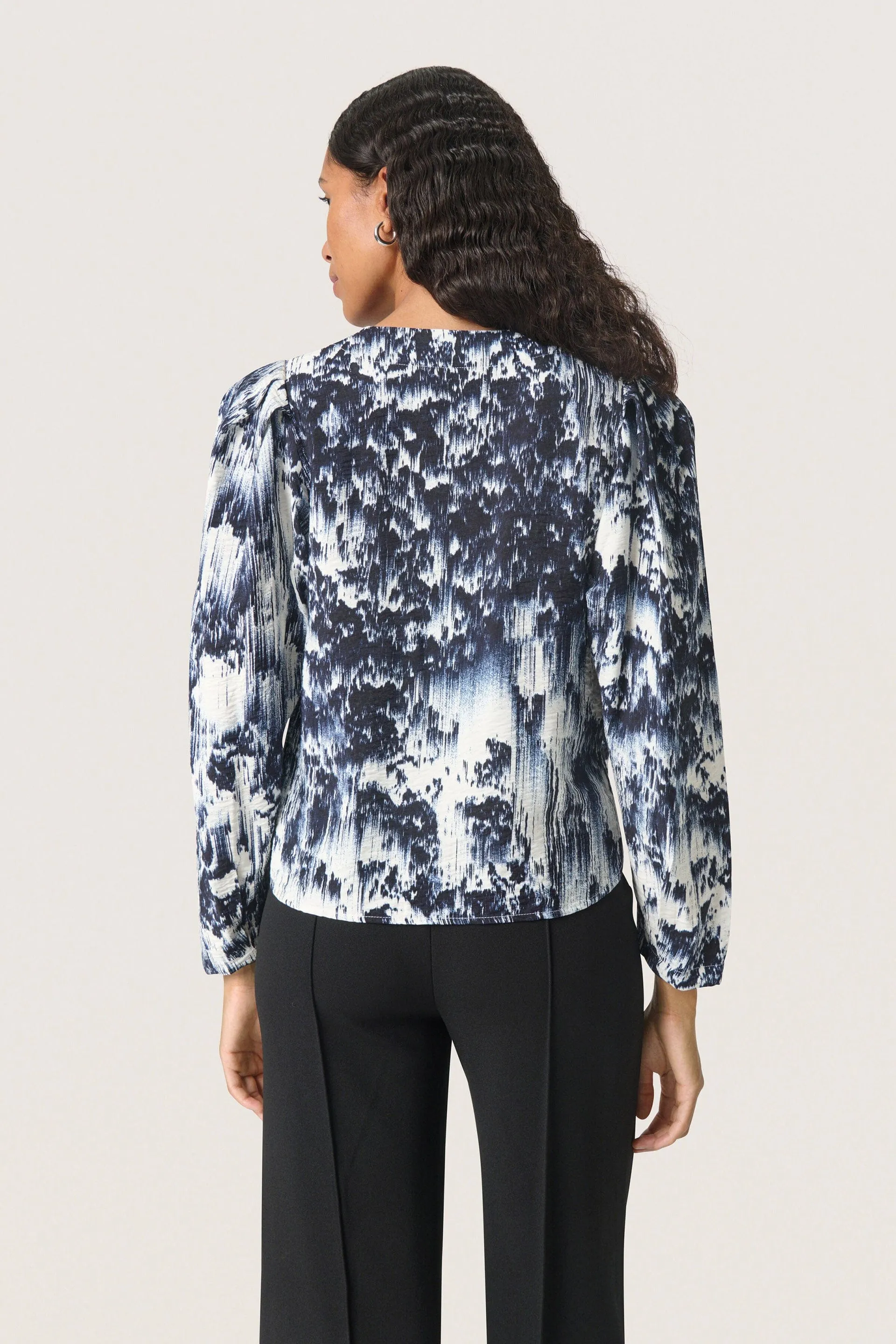 Jazzlyn Blouse - Dark Navy Landscape Print
