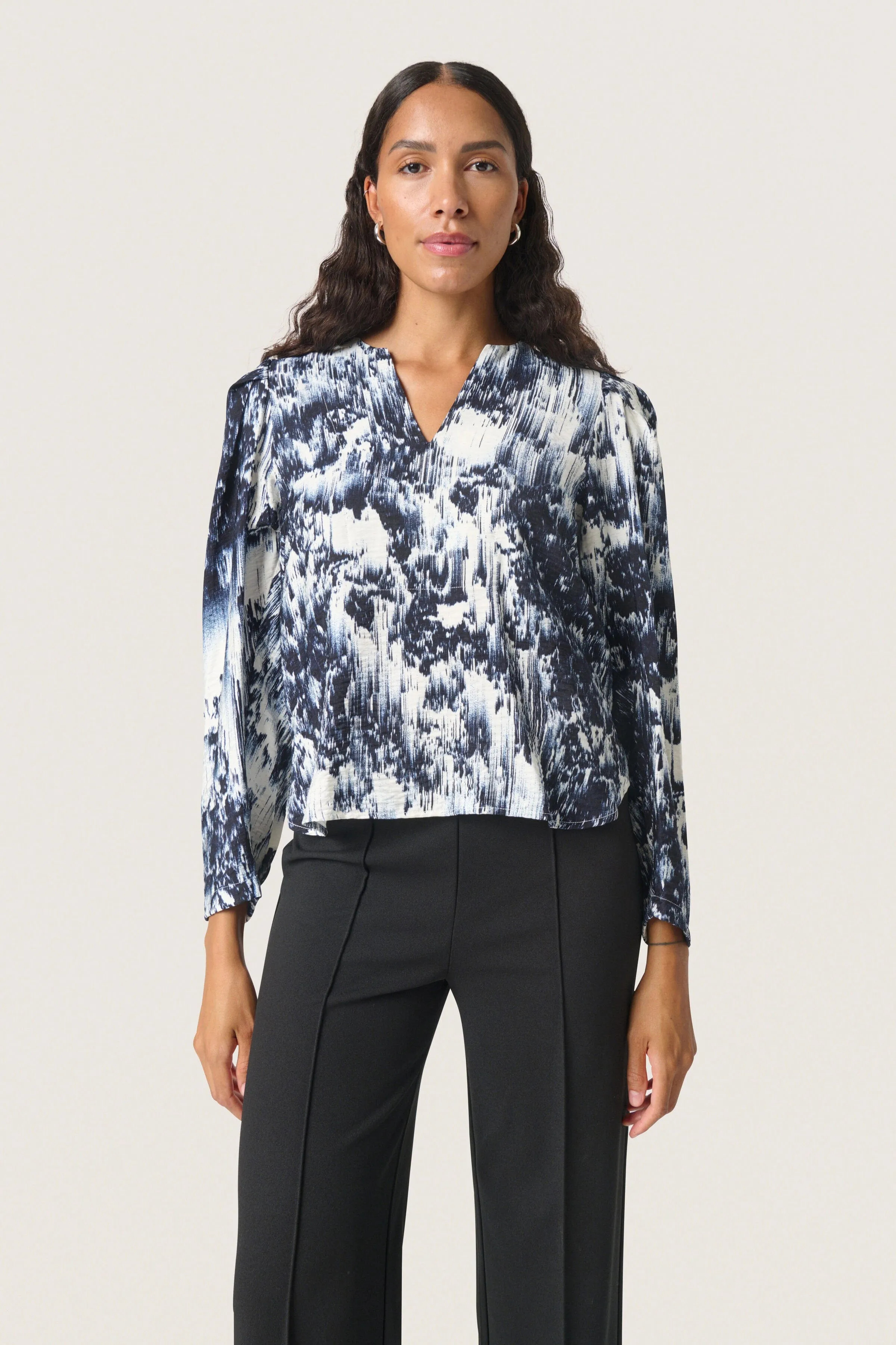 Jazzlyn Blouse - Dark Navy Landscape Print