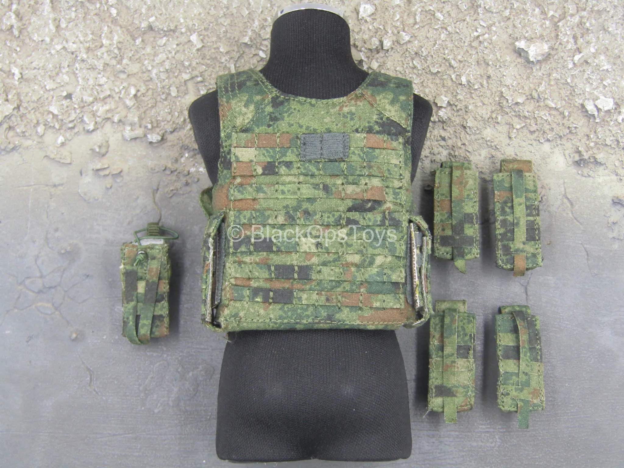 People's Liberation Army - Type 07 Camo MOLLE Plater Carrier w/Pouches