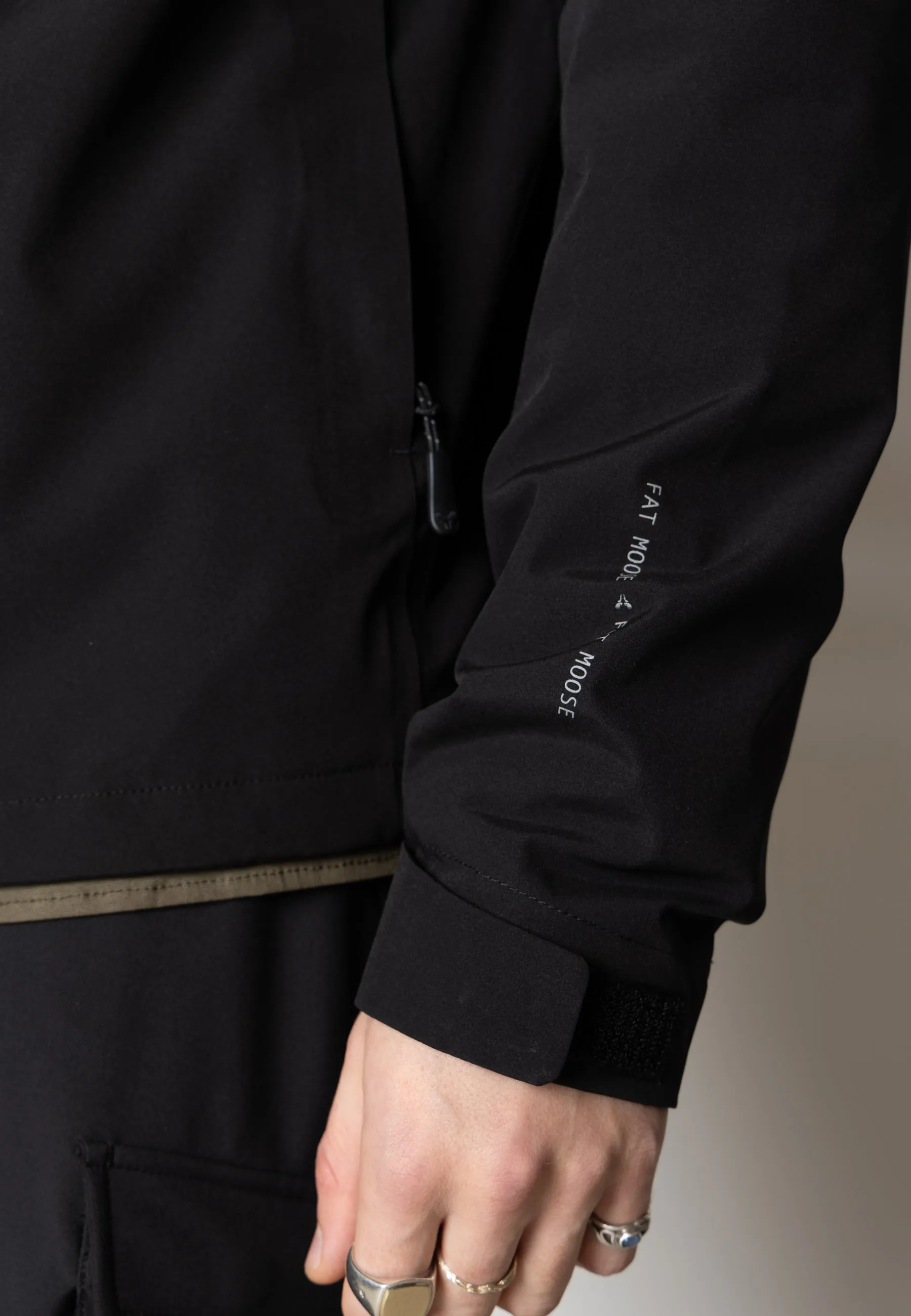 SKY SHELL JACKET - Black
