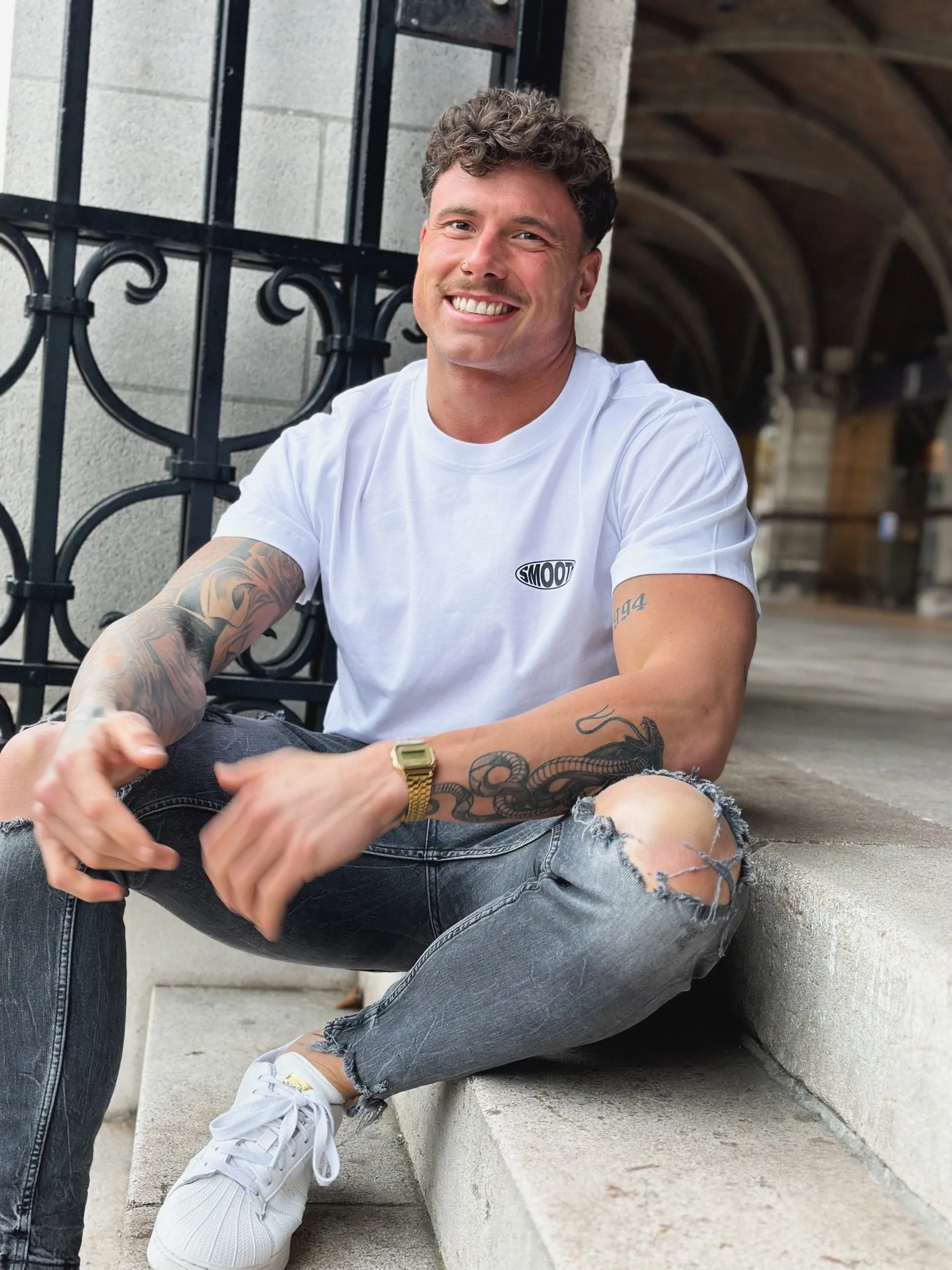 White T / Oval Black Front Back men
