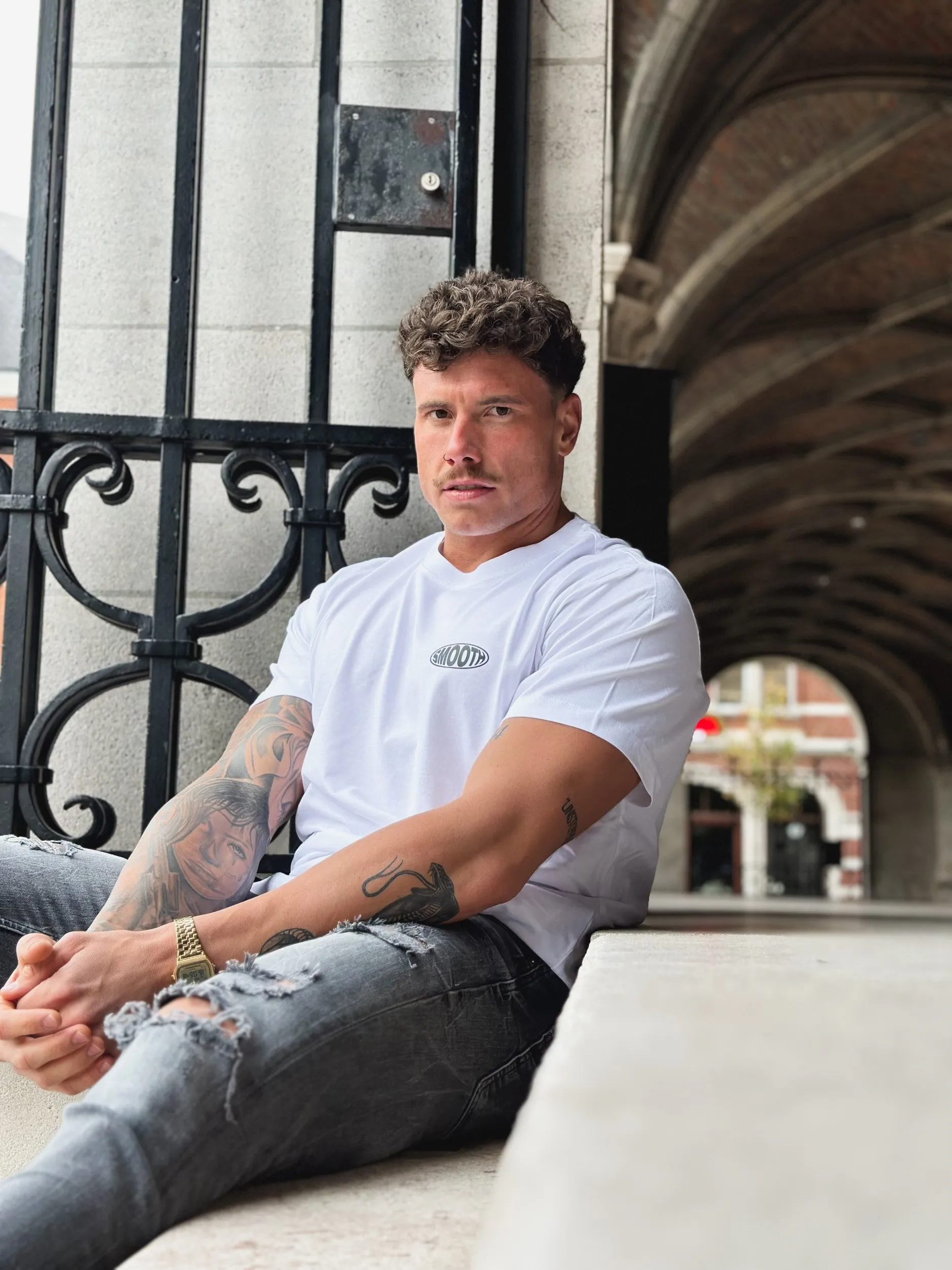 White T / Oval Black Front Back men