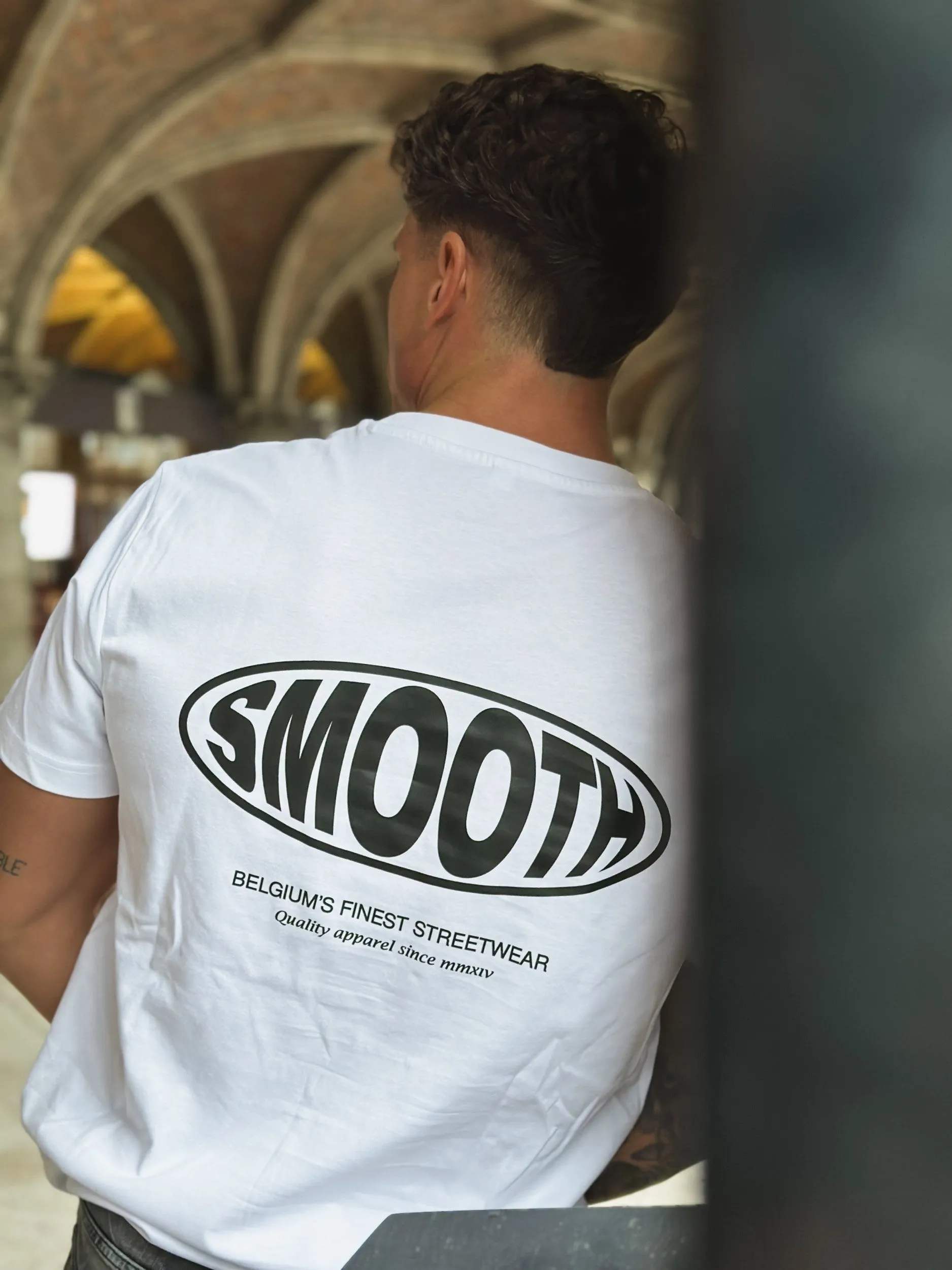 White T / Oval Black Front Back men