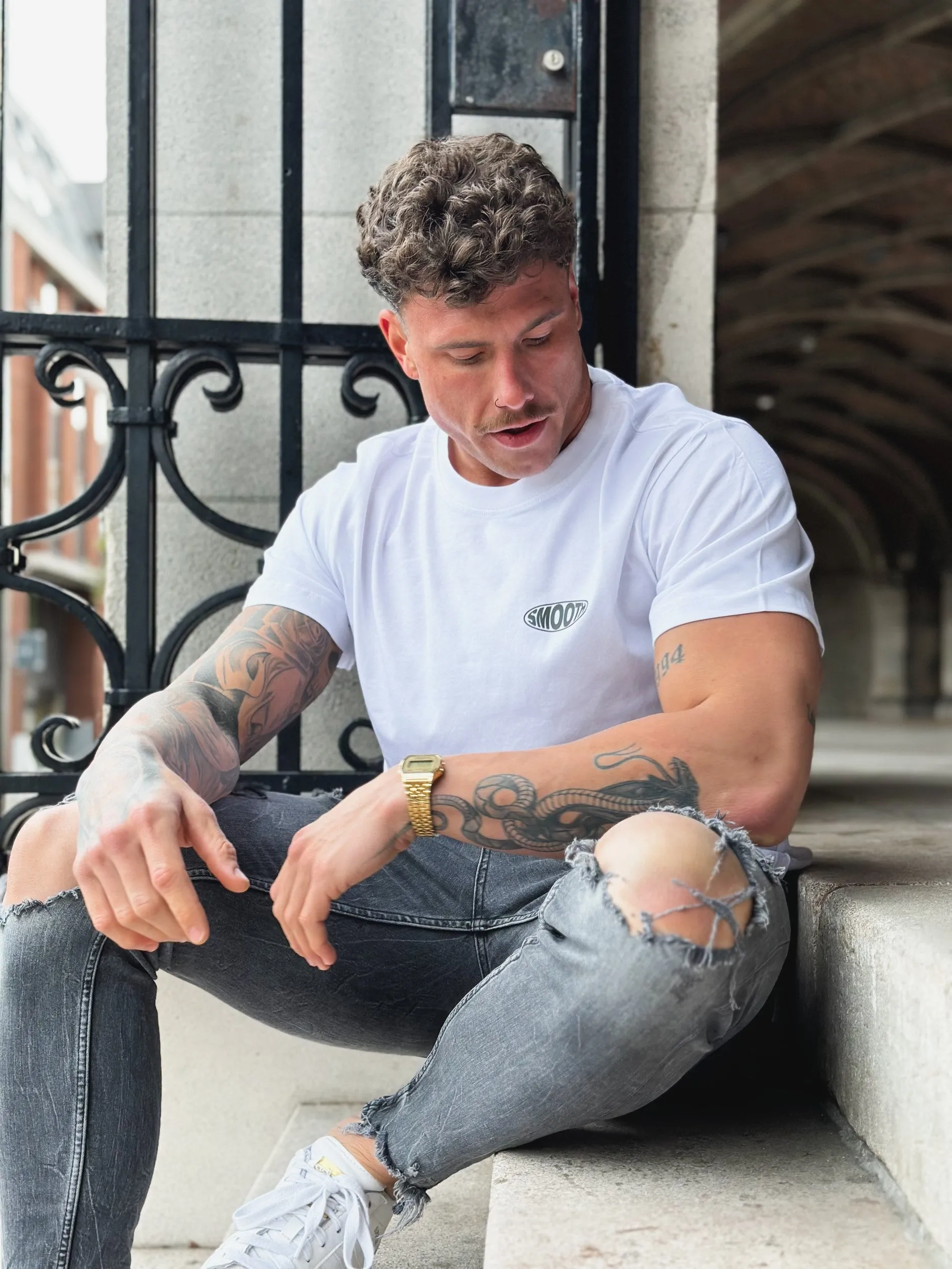 White T / Oval Black Front Back men